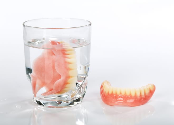 患者さまのお口に適した入れ歯を提供できるよう心がけます