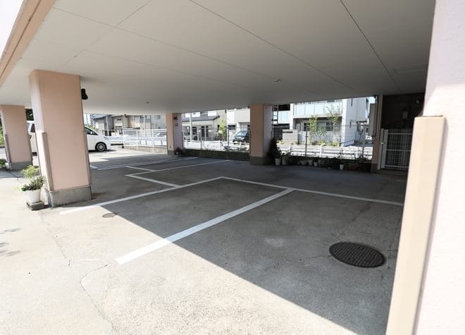 ひがし歯科医院_駐車場