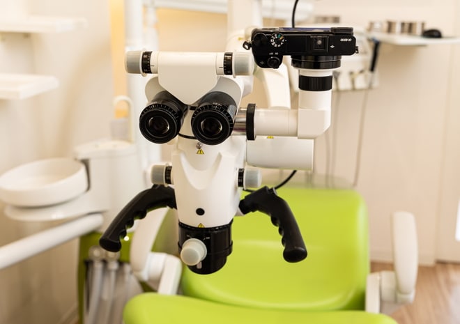 マイクロスコープを用いて行う精密治療