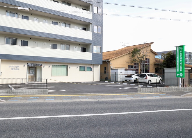かねだ歯科　矯正歯科_駐車場