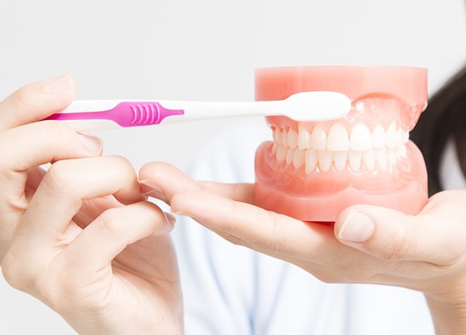 歯科医師がクリーニングを行い、虫歯や歯周病に早期に対策が打てるようにしています