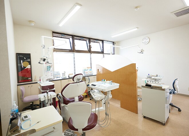 当院はご年配の患者さまのお力になれるよう、入れ歯・義歯の作製から調整まで行っています