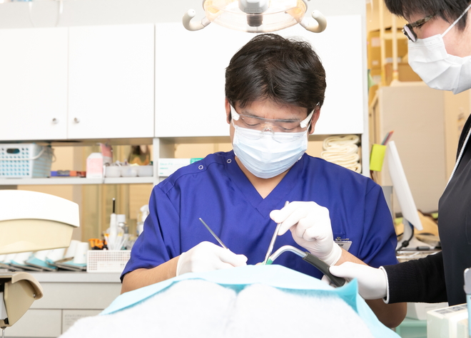 精密な治療をするために、歯科用拡大鏡を使用しています