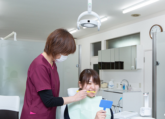 デジタルレントゲンを使った検査と、歯石を取り除くクリーニング