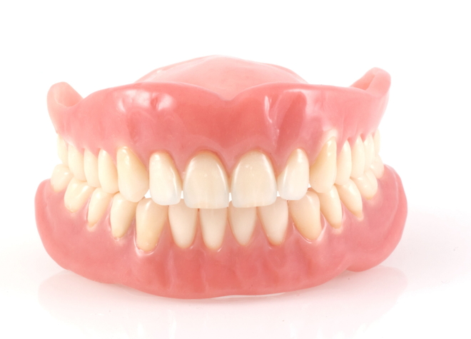 お口に合わせた入れ歯をできるだけ早く作製し、良い状態でしっかり噛めるようサポートします