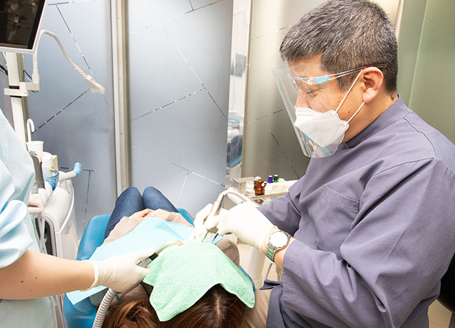 奥歯を広げる矯正治療で、抜歯をせずに治療を行う