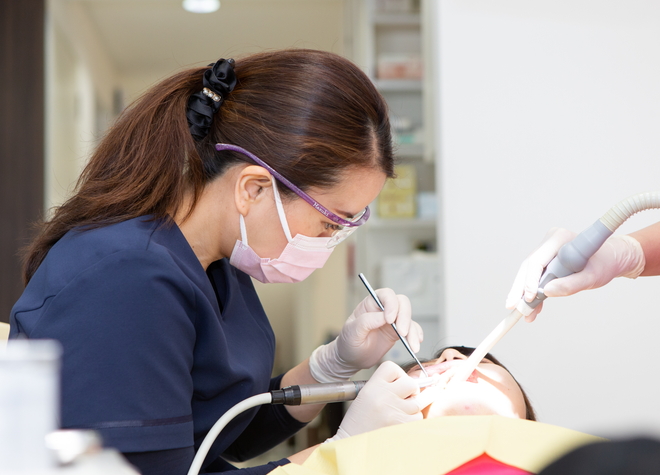歯科口腔外科の歯科医師を招き、親知らずの抜歯にも対応しております