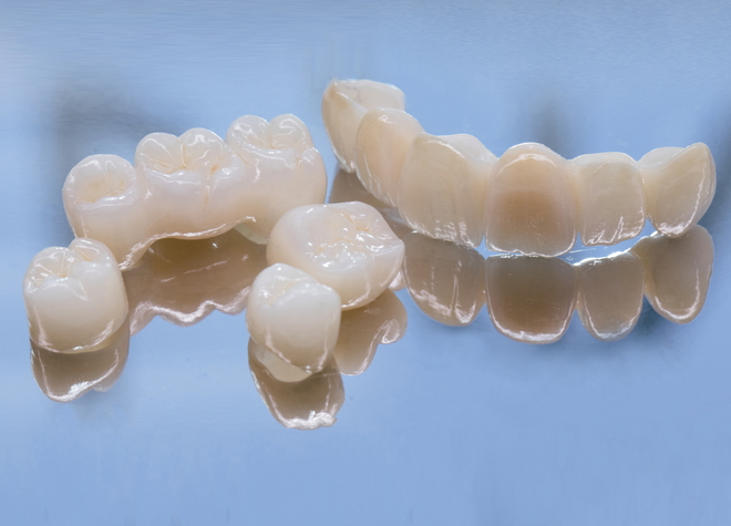 きれいな白い歯を目指しながら、見た目だけではなく機能面も意識した治療を心掛けています