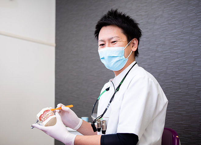 綿密な診査で歯周病の原因を明確にし、除去していく原因除去療法が基本です