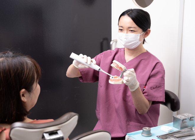 歯科検診では、クリーニングや歯磨きの仕方をアドバイスしています