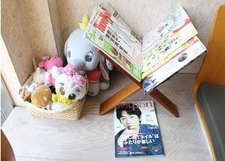 雑誌など置いています。待ち時間にご利用ください。