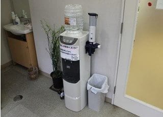 ウォーターサーバーもあるので、お使いください。