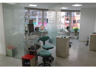 治療室は一つ一つパーテーションで仕切られています。