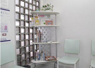 各種読み物をご用意しています。待ち時間にぜひ、お読みください。
