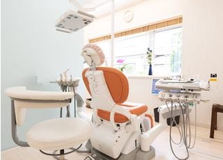 こちらが診療室です。白を基調にしております。