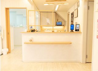 受付です。入り口入って正面にございます。