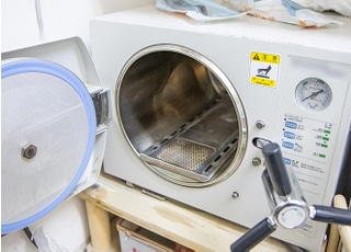 滅菌機です。治療に使う器具は全て滅菌、消毒済みです。