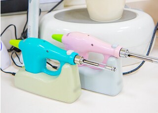 電動麻酔器です。自動でゆっくりと麻酔を行いますので、痛みをより軽減できます。