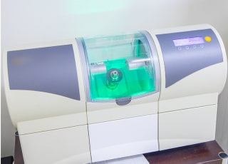 CAD/CAMシステムです。つめ物やかぶせ物の作製を行います。