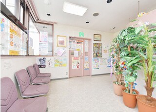 ゆったりとしていただける待合室です。