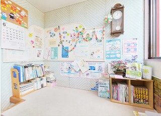 キッズスペースです。お子さま連れの方も、気兼ねなくご来院ください。