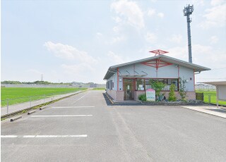 専用の駐車場がございますので、お車でお越しいただくことができます。