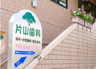 福岡市早良2-12-6に位置しています。