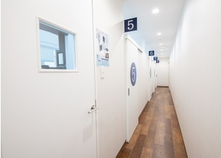 治療スペースは個室です