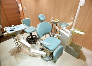 ふかふかのチェアで治療を受けていただけます。