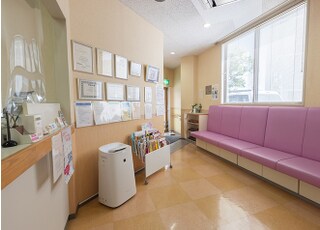 待合室には空気清浄機も設置しています