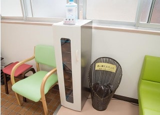 院内で履くスリッパも殺菌しております。