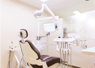 診療チェアのモニターを使って、詳しい説明も行います。