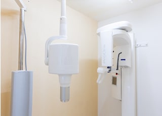 デジタルレントゲンで歯や顎の形を全体的に撮影することができます