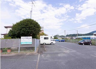 【6】「みのり月極駐車場」の看板がでております。
