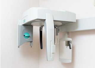 デジタルレントゲンです。これを使用してより精密な治療となるように努めております。