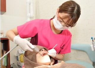 診療風景です。痛みの少ない治療を心がけております。