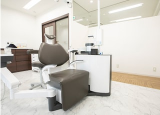 ファミリールーム。小さなお子さま連れの方にも気兼ねなくご利用いただけます。