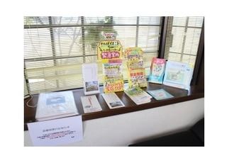 待合室には歯科情報などのパンフレットも置いております。ご自由にお持ちください。