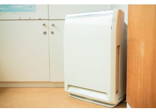 院内に空気清浄機を設置しております。