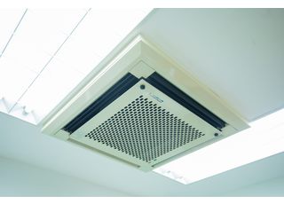 治療室には、医療用の空気清浄機を設置しています。