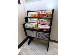 雑誌など用意しておりますので、ご自由にご覧ください。