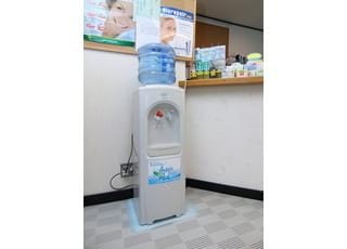 ウォーターサーバーです。ご自由にお飲みください。