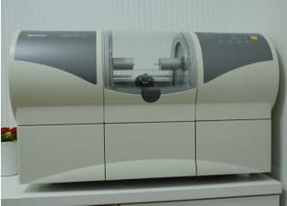 待合室に設置している医療機器のセラミック治療システムです。