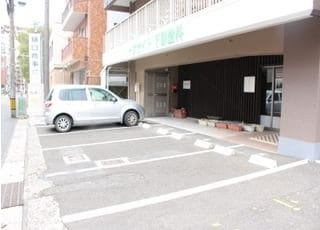 当院の前に駐車場を用意しています。