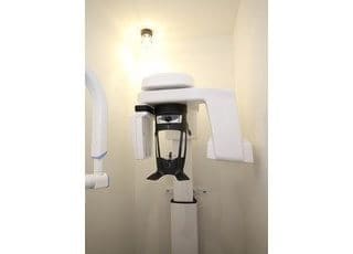 レントゲン検査により、歯の状態を確認します。