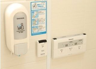 トイレには便座クリーナー・ブザーを設置しております。