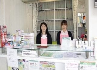 スタッフが明るく患者様を迎えます。