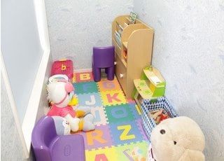 キッズスペースにはおもちゃを置いています。