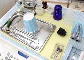 患者さまお一人ずつ、滅菌した清潔な器具をご用意・使用しております。