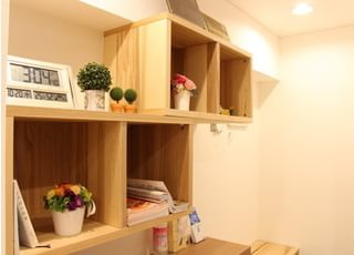 お待ちの間は雑誌などもご用意しておりますので、ご自由にお読みください。